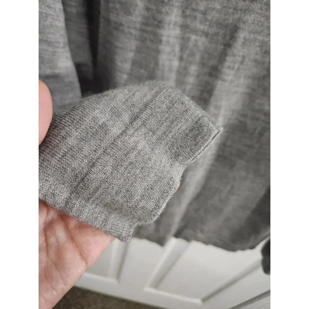 Orvis 100% Marino Wool Minimalist Normcore gray Vneck pullover sweater  large